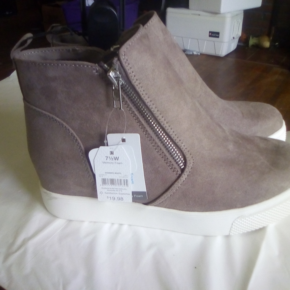 Sneaker ankle boots